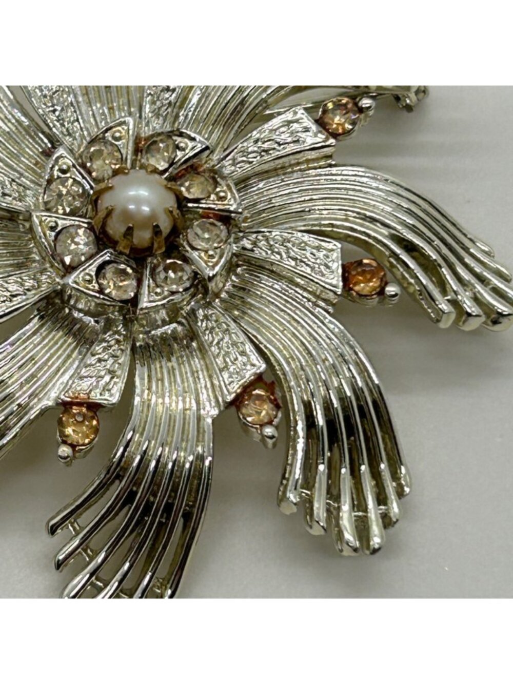 Vintage Ceil Chapman Brooch Gold Tone Pearl Rhinestone Flower Statburst Atomic - Picture 11 of 12